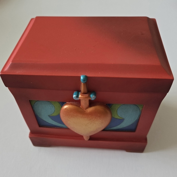 Red Snow White 85th Anniversary Disney Rerelease Replica Jewelry Box - Picture 2 of 8